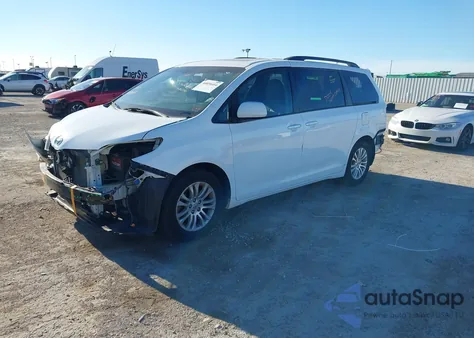 2014 Toyota Sienna Xle V6 8 Passenger z USA, uszkodzony, nr VIN 5TDYK3DC6ES487258